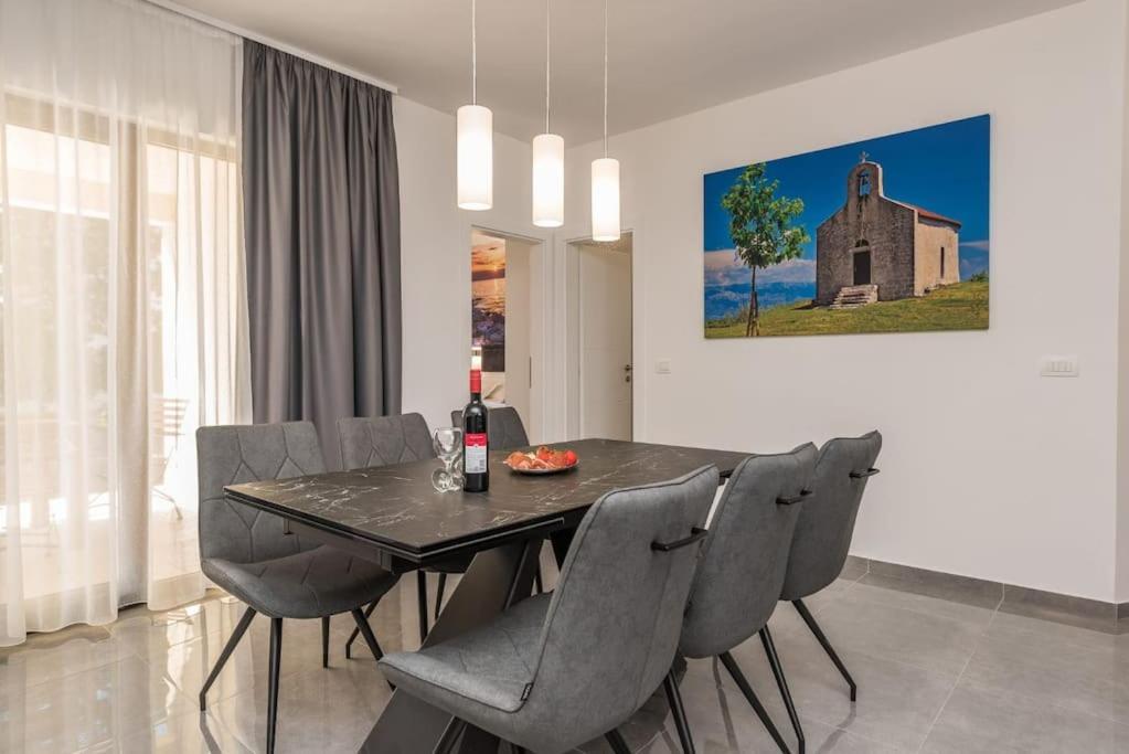 Villa Mattina, With Heated Pool And Jacuzzi Privlaka  Exterior foto